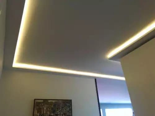 Faux plafond avec éclairage LED