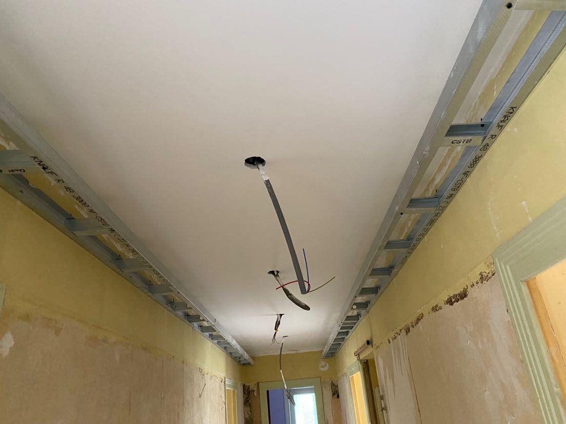 Pièce rénovée, plâtrerie et peinture intérieure