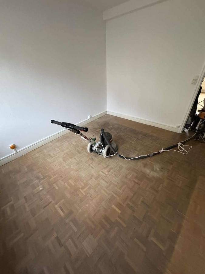 Ponçage d'un parquet mosaïque, chantier RUSHITI Rénovation