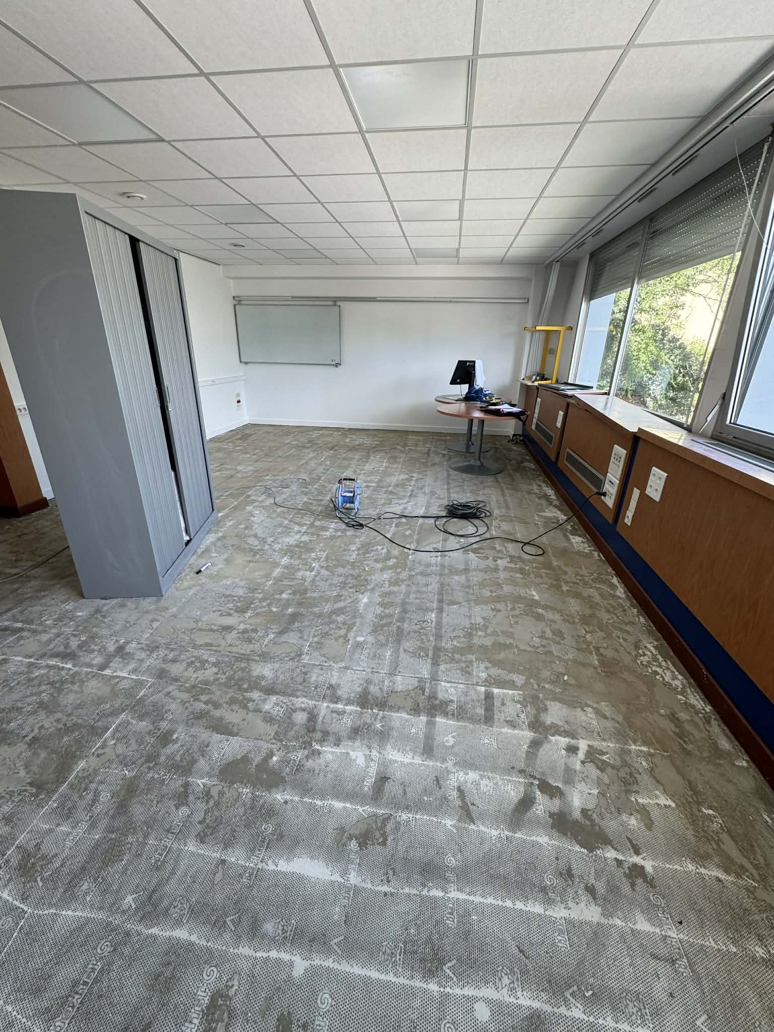 Support mis à nu avant ragréage, chantier RUSHITI Rénovation