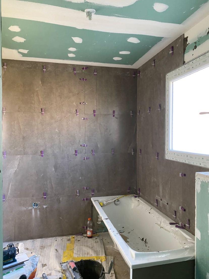 Salle de bain rénovée, habillage et plafond
